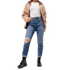 Hollister Ultra High Rise Mom Jeans - Women’s Size 26